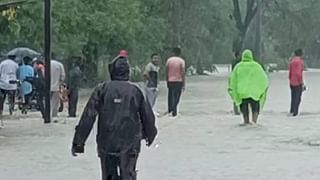 Bhandara Flood : भंडारा जिल्ह्यात पावसाचे थैमान, मोहाडीत पुराच्या पाण्यात कार गेली वाहून, लोकांच्या मदतीने कारसह 2 जण बचावले