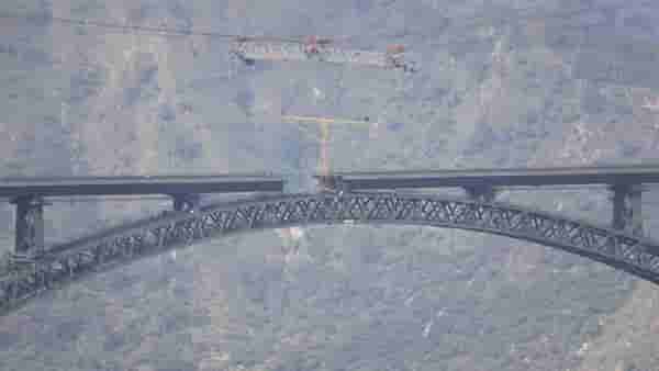 Chenab Railway Bridge : चेनाब रेल्वे पुलाचं काम 98 टक्के पूर्ण; 13 ऑगस्टला गोल्डन ज्वॉईंट होणार