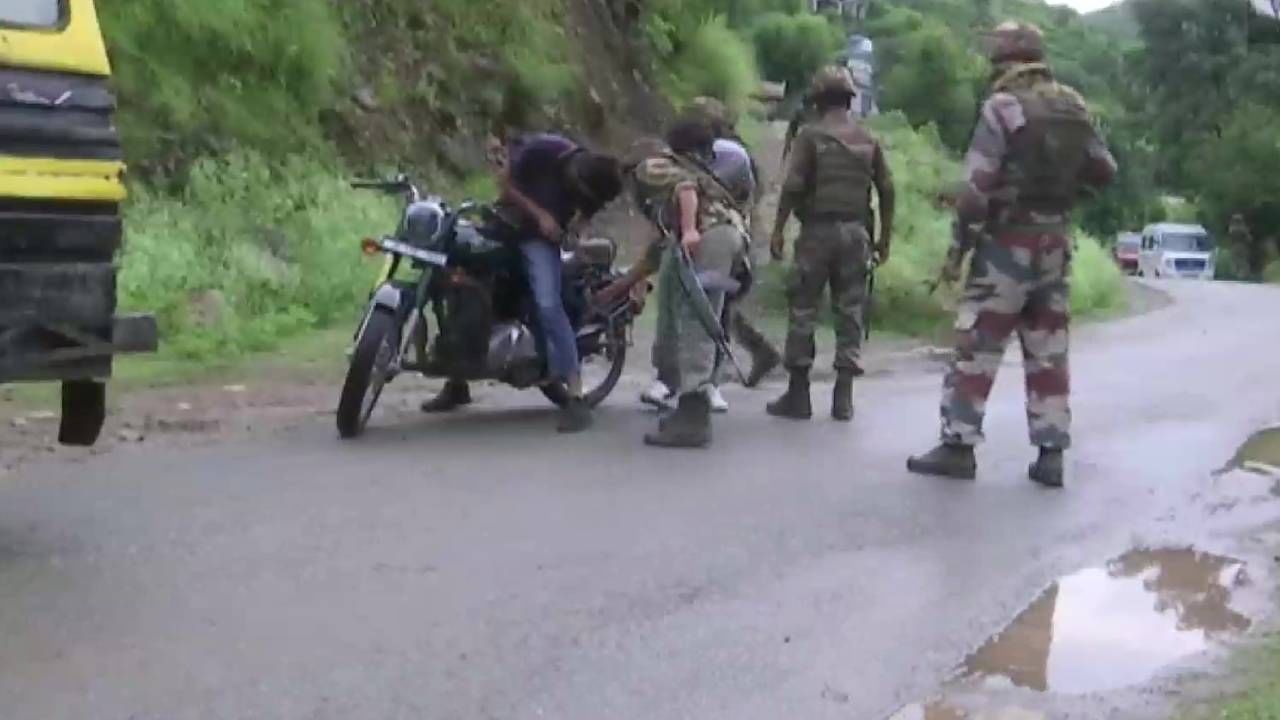 जम्मू काश्मीरमध्ये सैन्याच्या ऑपरेटिंग बेसवर आत्मघातकी हल्ला! 3 जवान शहीद, दोघा दहशतवाद्यांचा खात्मा