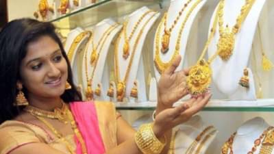 Gold Silver Price Today News | सणासुदीत गुड न्यूज, सोन्याचे ही आज रक्षा बंधन ! सोन्याच्या दरात 1.25 टक्क्यांची घसरण, काय आहेत आजचे दर?