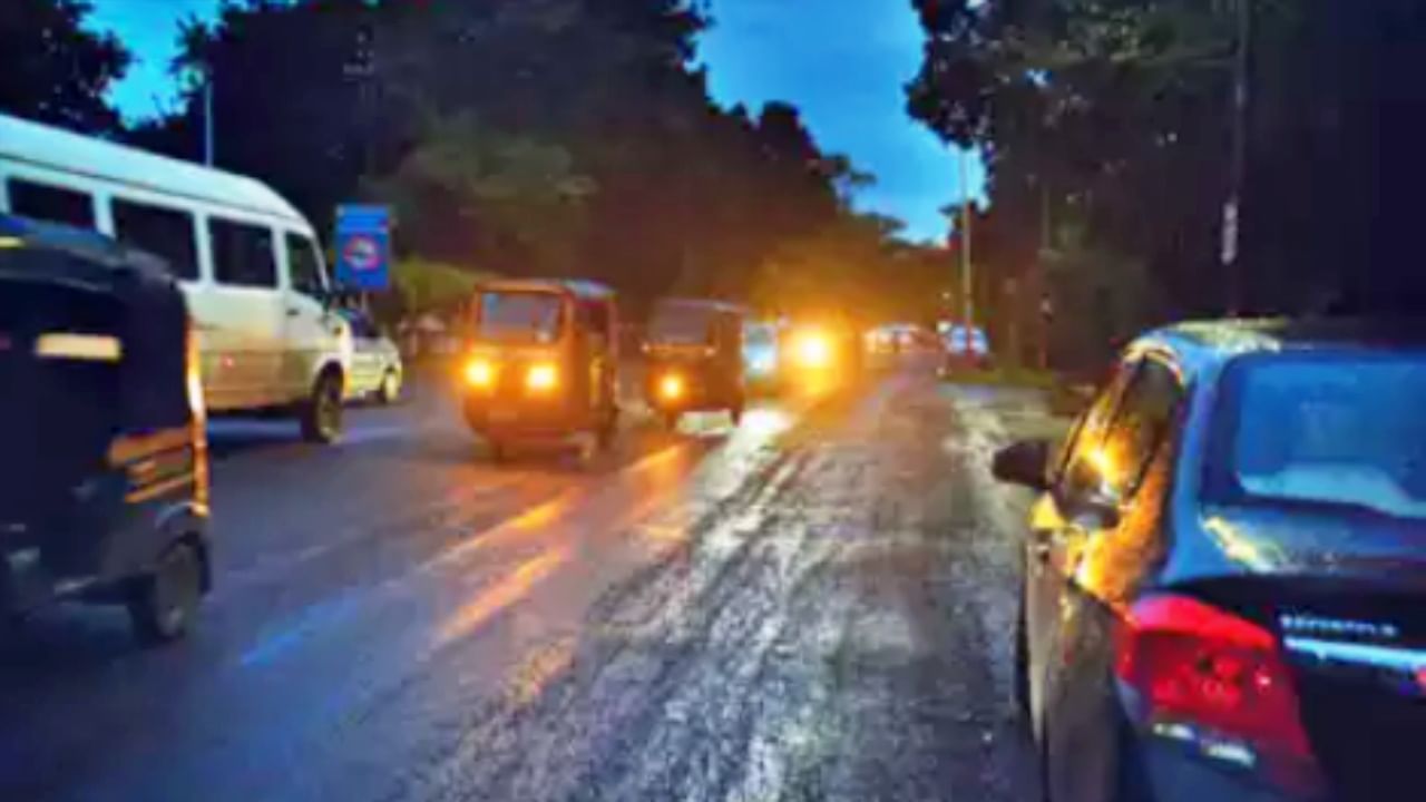 Pune : थकबाकीमुळे पुण्यातल्या कोयाजी रोडवरच्या पथदिव्यांचा वीजपुरवठा खंडित, ऐन पावसाळ्यात वाहनधारकांची गैरसोय
