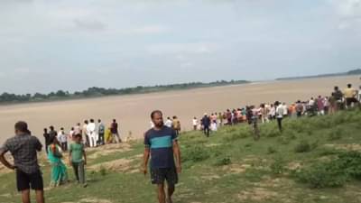 Video: भावांकडे रक्षाबंधनाला जाणाऱ्या 20 ते 25 बहिणींना जलसमाधी, यमुनेत 50 जणांची नाव उलटून अपघात, 4 मृतदेह सापडले, अनेक जण बेपत्ता