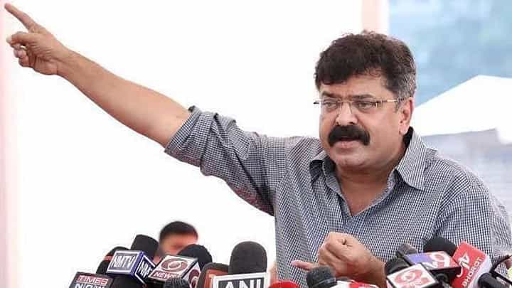 बारामतीवरुन शरद पवारांना टार्गेट करणाऱ्यांना जितेंद्र आव्हाडांचे जोरदार प्रत्युत्तर बारामतीवरुन शरद पवारांना टार्गेट करणाऱ्यांना जितेंद्र आव्हाडांचे जोरदार प्रत्युत्तर