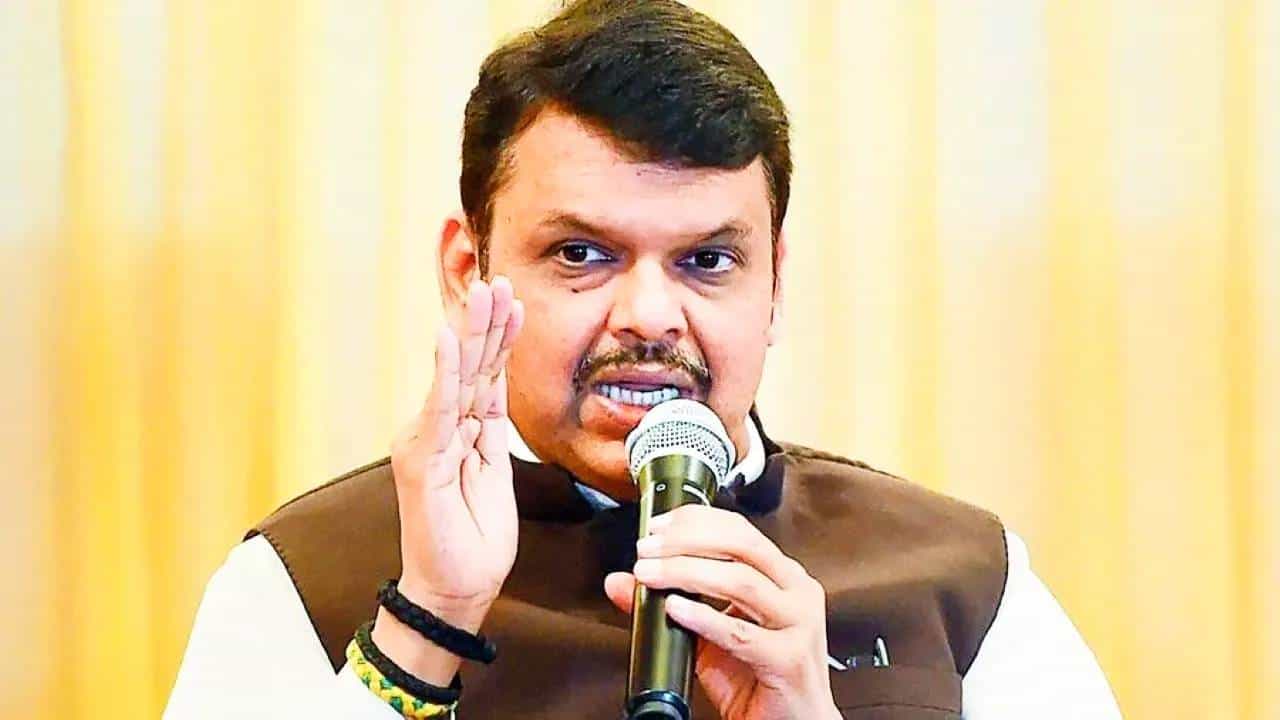 Devendra Fadnavis : संभाजी ब्रिगेड, शिवसेना युती म्हणजे विनाशकाले विपरीत बुद्धी; फडणवीसांचा सेनेला पुन्हा टोला