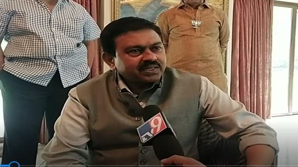 उद्धव ठाकरेंनी जनतेच्या पाठीत खंजीर खूपसला त्याचं त्यांना फळ मिळालं; अजय कुमार मिश्रांचा घणाघात