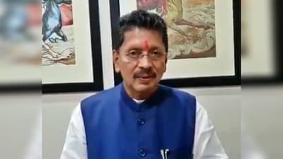 Deepak Kesarkar : ...म्हणून उद्धव ठाकरेंविषयी बोलणं टाळतो, पुण्यात दीपक केसरकरांनी सांगितलं खरं कारण