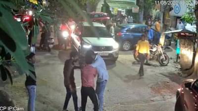 Delhi crime : ते चाकूनं सपासप वार करत होते, लोक मात्र बघतच होते; नवी दिल्लीत टोळक्यानं केली युवकाची निर्घृण हत्या