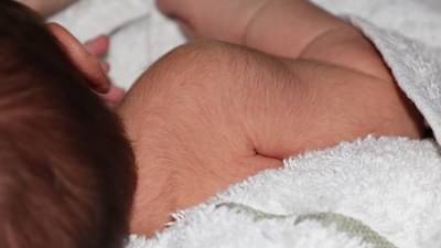 Skin care: लहान मुलांच्या अंगावरील केस घालवण्यासाठी करा हे घरगुती उपाय