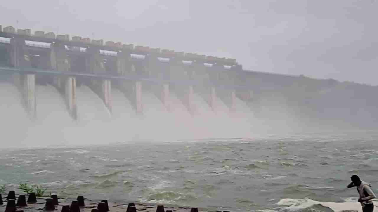 Water level in Dam : उजनी ओव्हरफ्लो, गडचिरोलीत पावसाच्या उघडीपीनंतरही पूरस्थिती कायम..!