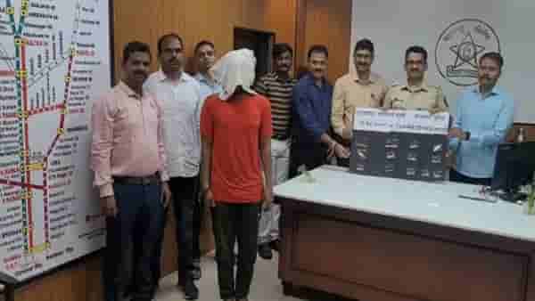 Kalyan Theft : एक्सप्रेसमध्ये महिलांच्या पर्सवर डल्ला मारणारा चोरटा अटक, सीसीटीव्हीच्या आधारे पोलिसांनी ठोकल्या बेड्या