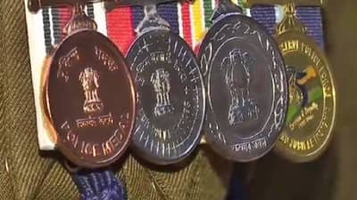 Maharashtra Police: महाराष्ट्रातील 11 अधिकाऱ्यांचा उत्कृष्ट तपासासाठी विशेष सन्मान, वाचा कुणाकुणाला मिळाले केंद्रीय गृहमंत्रीपदक?