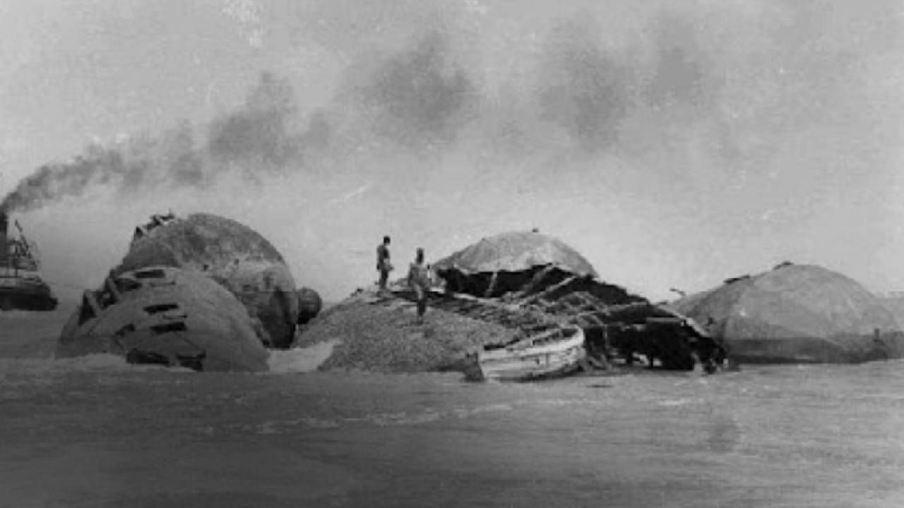 India’s Titanic tragedy : 700 जणांसह जलसमाधी घेतलेल्या 'रामदास' बोट दुर्घटनेची 75 वर्ष.. India’s Titanic tragedy : 700 जणांसह जलसमाधी घेतलेल्या 'रामदास' बोट दुर्घटनेची 75 वर्ष..