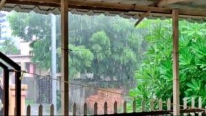 Pune rain : पुणे आणि घाट परिसरात 15 ऑगस्टपर्यंत मुसळधार! हवामान विभागाच्या अंदाजानं नुकसानग्रस्तांची चिंता वाढवली 