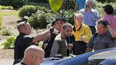 Salman Rushdie Attack : सलमान रश्दींवर सपासप वार, पोलीस म्हणतात, गेल्या 150 वर्षात असा हल्ला झाला नाही; कोण आहे हल्लेखोर हादी मतार?