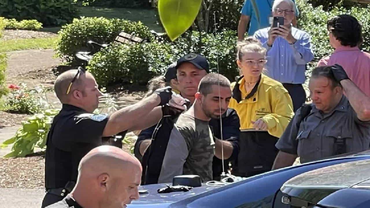 Salman Rushdie Attack : सलमान रश्दींवर सपासप वार, पोलीस म्हणतात, गेल्या 150 वर्षात असा हल्ला झाला नाही; कोण आहे हल्लेखोर हादी मतार?