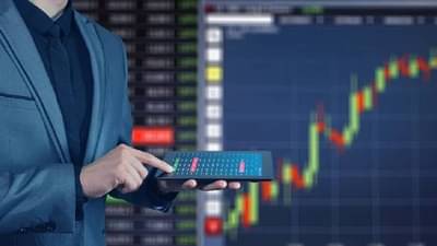 Share Market: शेअर बाजारात घसरण सुरूच, सेन्सेक्स 200 अंकांनी तर निफ्टी 17900 अंकाच्या खाली