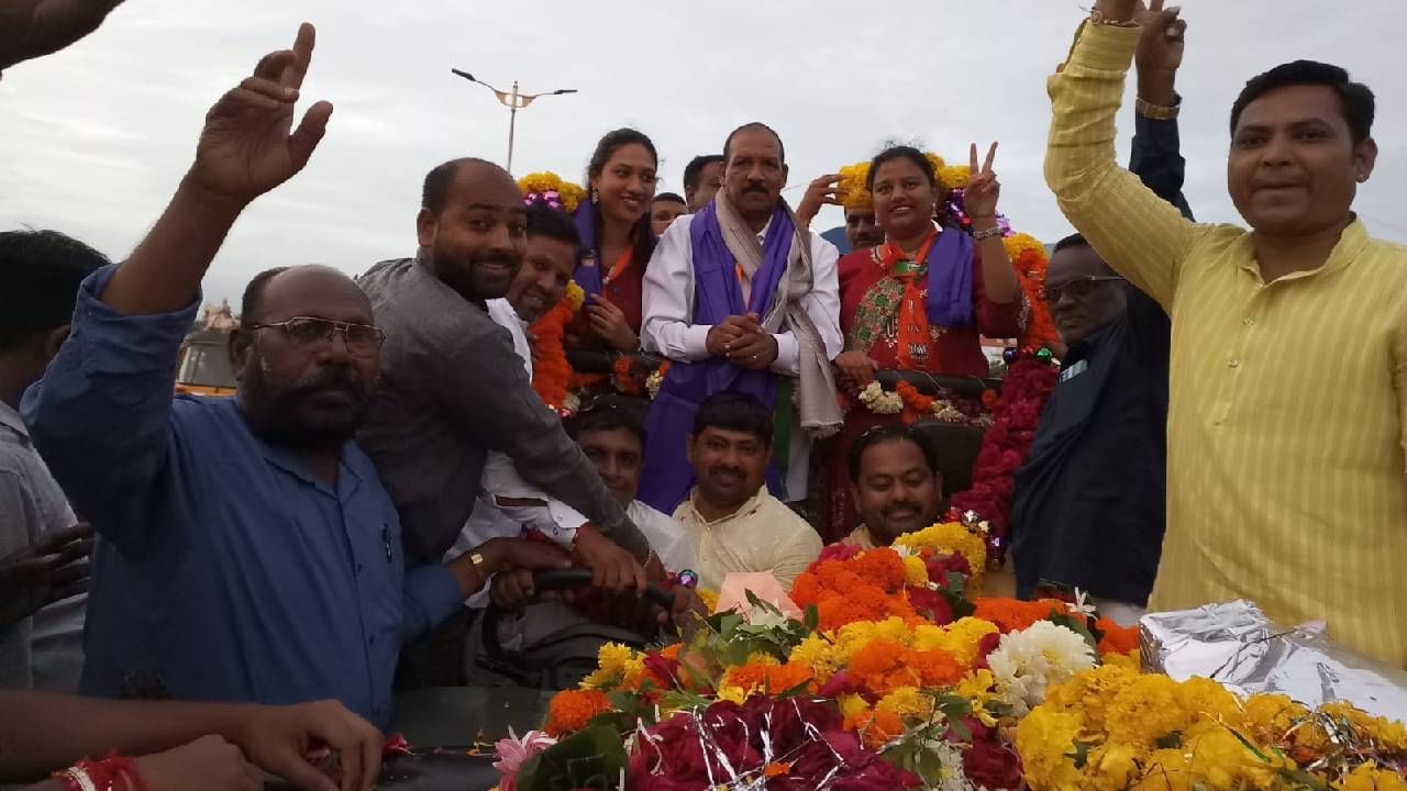 Nandurbar : डॉ. विजयकुमार गावित यांचं नंदुरबारमध्ये जोरदार स्वागत, शहरातून काढण्यात आली जंगी मिरवणूक