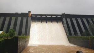 Koyna Dam : धरणाच्या पाणीपातळीत वाढ, कोयना नदीत 21 हजार क्युसेक पाण्याचा विसर्ग, गावांना सतर्कतेचा इशारा 