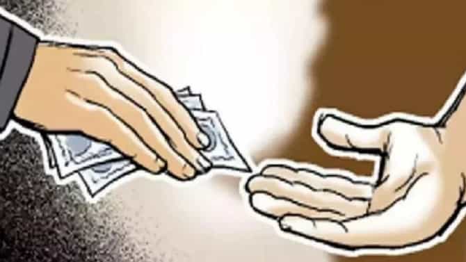 रिक्षा लावायची असेल तर महिना दोन हजार द्यावे लागतील अन्यथा... रिक्षा माफियांची दादागिरी