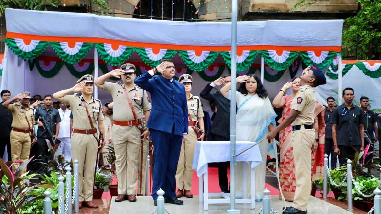 Devendra Fadnavis : नागपूरलगतच्या भागात विकास करणार, थांबलेल्या प्रकल्पांना गती देणार, देवेंद्र फडणवीस यांचं आश्वासन