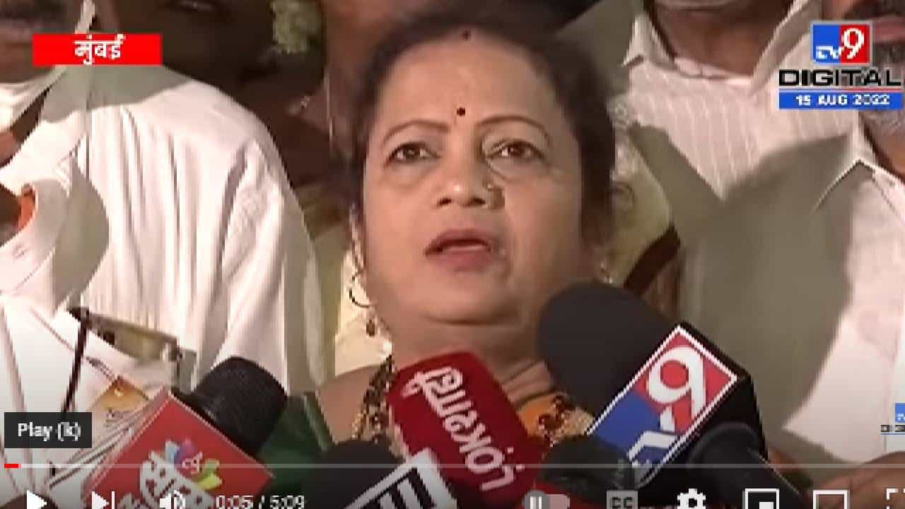 Kishori Pednekar | राजकारणाचा स्तर घसरत चालला आहे, शिंदे-फडणवीस सरकारला किशोरी पेडणेकरांचा टोला