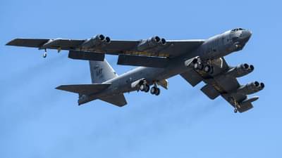 Strategic Bomber Tu-160: भारताकडे लवकरच जगातील सर्वात घातक बॉम्बर!