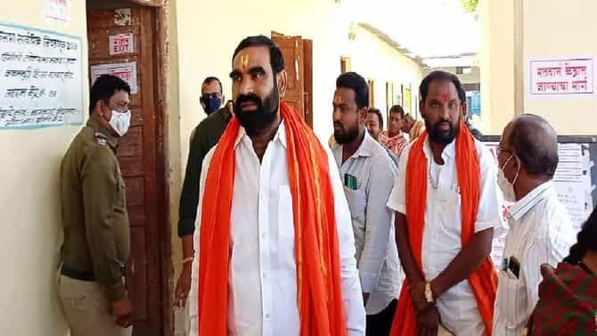 Santosh Bangar : सटॅsssक! संतोष बांगर यांनी उपहारगृह व्यवस्थापकाच्या कानशिलात लगावली, व्हिडीओ पाहाच