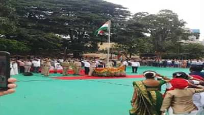 Flag Hoisting : स्वातंत्र्यानंतर थेट अमृत महोत्सवीच फडकला तिरंगा, बंगळूरच्या ईदगाह मैदानावर ध्वजारोहण, काय आहे नेमके कारण?