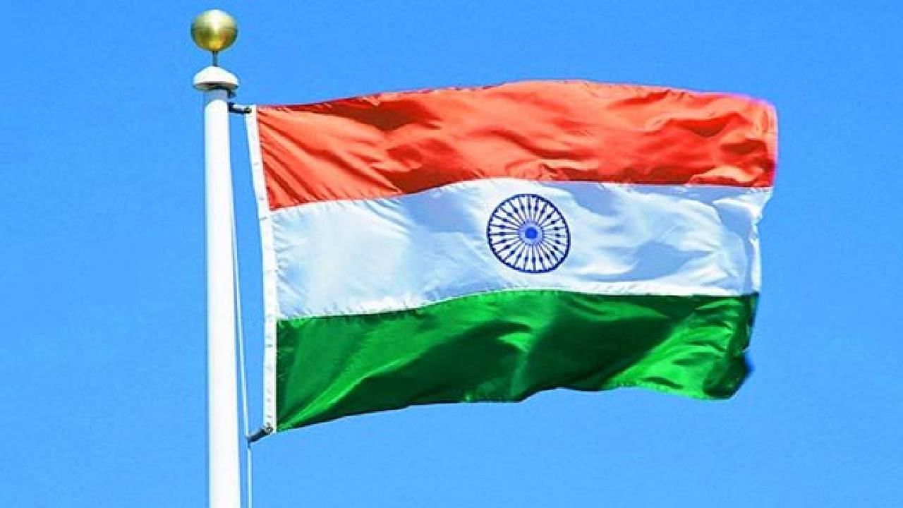 National Anthem Singing : स्वातंत्र्याच्या अमृत महोत्सवानिमित्त राज्यात 'स्वराज्य महोत्सव', समूह राष्ट्रगीत गायन उपक्रमात सहभागी होण्याचे जिल्हाधिकाऱ्यांचे आवाहन National Anthem Singing : स्वातंत्र्याच्या अमृत महोत्सवानिमित्त राज्यात 'स्वराज्य महोत्सव', समूह राष्ट्रगीत गायन उपक्रमात सहभागी होण्याचे जिल्हाधिकाऱ्यांचे आवाहन
