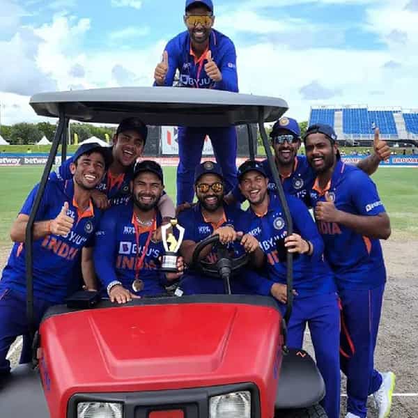 भारतीय संघ 3 वनडे मालिकेसाठी झिम्बाब्वे दौऱ्यावर आहे. दोन्ही संघात 18 ऑगस्टला पहिला एकदिवसीय सामना खेळवला जाणार आहे. यानंतर उर्वरित दोन्ही सामने 20 ऑगस्ट आणि त्यानंतर 22 ऑगस्ट रोजी होणार आहेत.