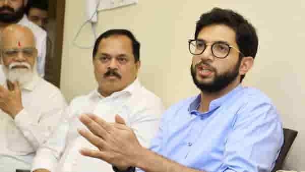 Aditya Thackeray : तुम्ही घाबरू नका, ही लढाई तुमच्याविरोधात नाही; आदित्य ठाकरेंची भाजपाच्या कार्यालयासमोर शिवसंवाद यात्रा