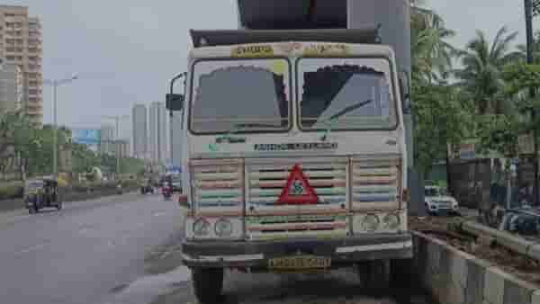 Borivali Accident : बोरिवलीत पश्चिम द्रुतगती महामार्गावर जोडप्याला डंपरने चिरडले, खड्ड्यांमुळे अपघात झाल्याचा मनसेचा आरोप