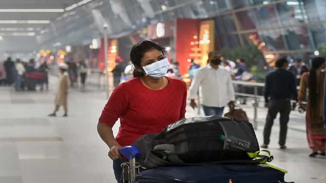 विमान प्रवासात मास्क घाला नाही तर दंड भरायला तयार रहा; DGCA ची प्रवाशांना सक्त ताकीद