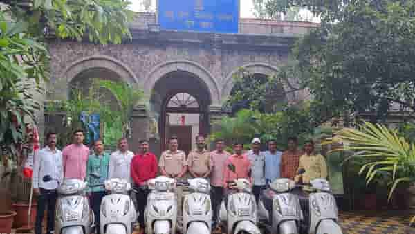 Pune Crime : ऐकावं ते नवलच... पुण्यातला हा पठ्ठ्या फक्त पांढऱ्या गाड्या चोरायचा, सापळा रचत पोलिसांनी ठोकल्या बेड्या