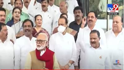 Maharashtra Assembly Monsoon Session | ईडी सरकार हाय हाय! अधिवेशनाच्या दुसऱ्या दिवशीही विरोधक आक्रमक, विधानभवनाच्या पायऱ्यांवर मविआ एकवटली