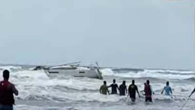 Harihareshwar News: हरिहरेश्वर किनाऱ्यावर संशयास्पद बोट, बोटीत शस्त्रास्त्र आढळल्यानं रायगडमध्ये हायअलर्ट! अतिरेक्यांचा पुन्हा समुद्रामार्गे घुसण्याचा प्रयत्न?