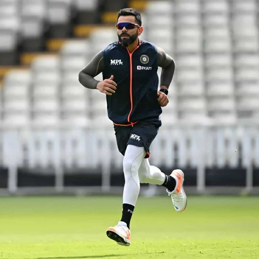 भारताचा अव्वल क्रिकेटपटू, माजी कर्णधार विराट कोहलीला आज आंतरराष्ट्रीय क्रिकेट मध्ये पदार्पण करुन 14 वर्ष पूर्ण झाली आहेत. 18 ऑगस्टला आजच्याच दिवशी विराटने आंतरराष्ट्रीय क्रिकेट मध्ये पाऊल ठेवलं होतं.