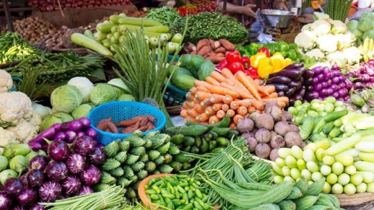 Nagpur Vegetable prices : सततच्या पावसामुळे नागपुरात भाज्यांचे दर गगनाला, अतिवृष्टीमुळे भाजीपाला पिकाचं मोठं नुकसान