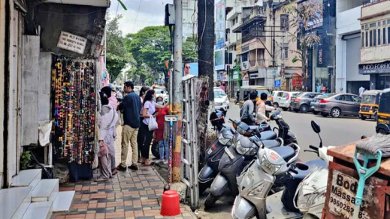 Pune : फेरीवाल्यांच्या पदपथांवरच्या अतिक्रमणामुळे पादचाऱ्यांच्या मृत्यूसंख्येत वाढ, काय सांगतो स्वयंसेवी संस्थेचा अहवाल?