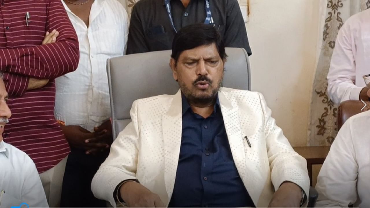 Ramdas Athawale : रामदास आठवले पुन्हा शिर्डीतून निवडणूक लढण्यास उत्सुक,  संधी मिळाली तर मी त्याचं सोनं करेल