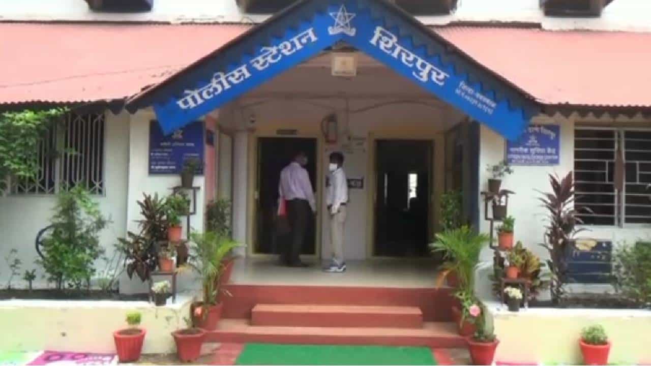 Yavatmal Crime : यवतमाळात जिल्हा परिषद शाळेतील शिक्षिकेवर चाकूहल्ला, 22 वर्षीय तरुणाला पोलिसांनी घेतले ताब्यात