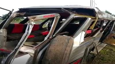 Nanded accident : अंत्यविधीसाठी निघाले वाटेत मृत्यूने गाठले; भिषण अपघातात दोन ठार, 15 जखमी