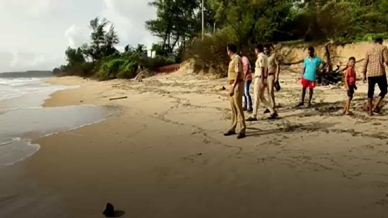 Raigad Suspected Boat | रायगड, सिंधुदुर्गातील हॉटेल आणि लॉजेसची कडक तपासणी, नाक्यांवर बंदोबस्त, हरिहरेश्वर बोटीसाठी अलर्ट!