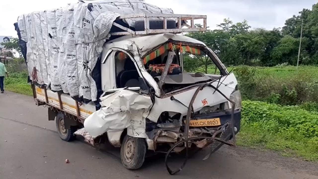 Nashik Accident | नाशिक-औरंगाबाद रोडवर स्कूल बस-छोटा हत्तीचा अपघात, 2 गंभीर जखमी, विद्यार्थी सुखरूप