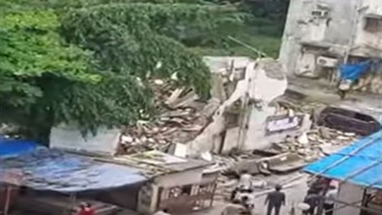 Mumbai Building Collapsed Video : बोरिवलीत चार मजली इमारत कोसळली; सुदैवाने जीवितहानी नाही, आधीच केली होती इमारत रिकामी