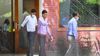 CBI raid at Manish Sisodia : आजचा दिवस धाडीचा, 7 राज्यात 21 ठिकाणी सीबीआयचे छापे, दिल्लीच्या उपमुख्यमंत्र्यांनाही दणका