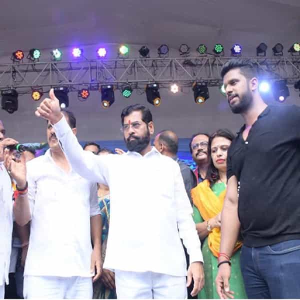 कोरोना संकटाच्या दोन वर्षानंतर प्रथमच राज्यात मोठ्या जल्लोषात दहीहंडी उत्सवाचे आयोजन करण्यात आले आहे.
