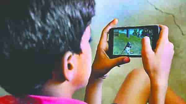 Mobile Game : मोबाईल गेममध्ये हरला म्हणून मारले 200 जोडे, अल्पवयीन मुलाची प्रकृती खालावली, नेमका काय प्रकार? जाणून घ्या...