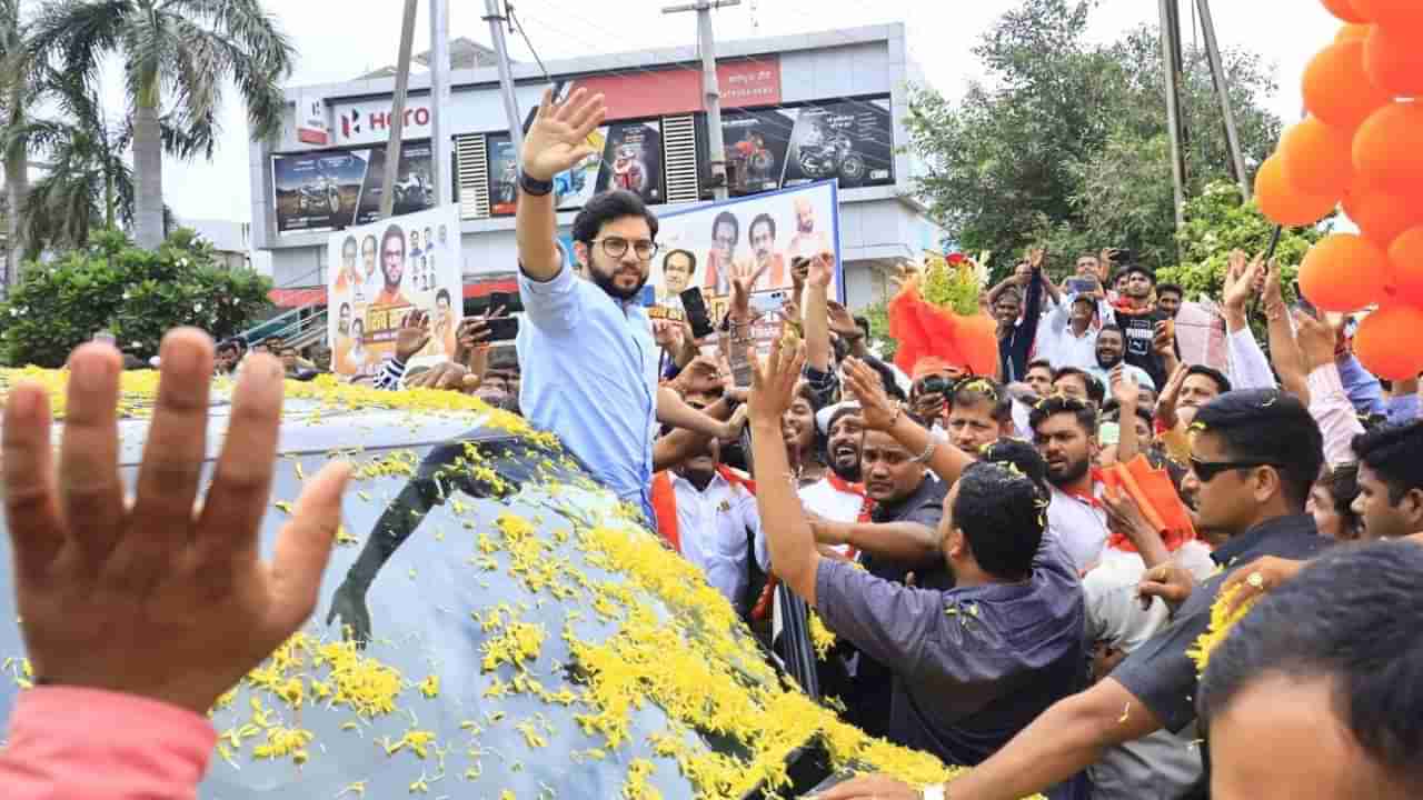 Aaditya Thackeray : गद्दारांना तिकडे जाऊन काय मिळालं? बाबाजीका ठुल्लू; गुलाबरावांच्या मतदारसंघात जाऊन आदित्य ठाकरेंचा हल्लाबोल