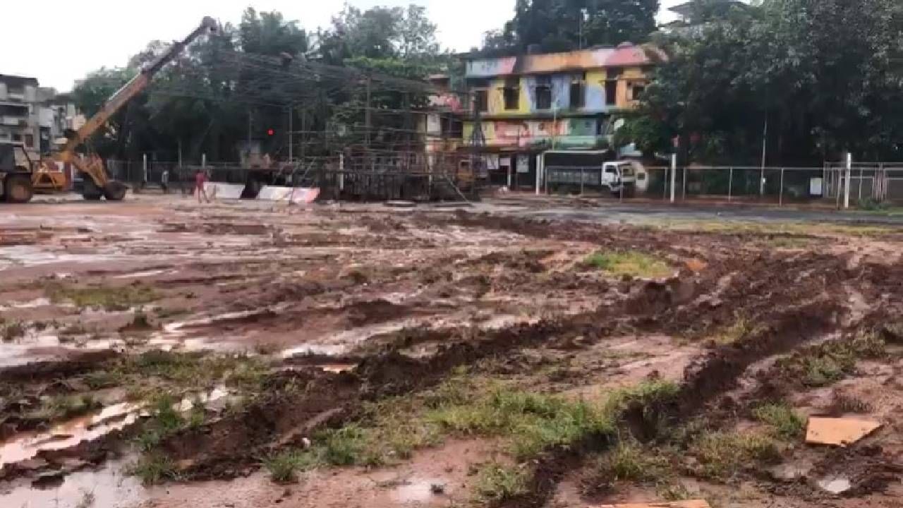 भाजपच्या दहीहंडीनंतर जांबोरी मैदानाची दूरवस्था, चिखलात गाड्या रुतल्या! शिवसेनेचे सचिन अहिर, सुनील शिंदे आक्रमक भाजपच्या दहीहंडीनंतर जांबोरी मैदानाची दूरवस्था, चिखलात गाड्या रुतल्या! शिवसेनेचे सचिन अहिर, सुनील शिंदे आक्रमक